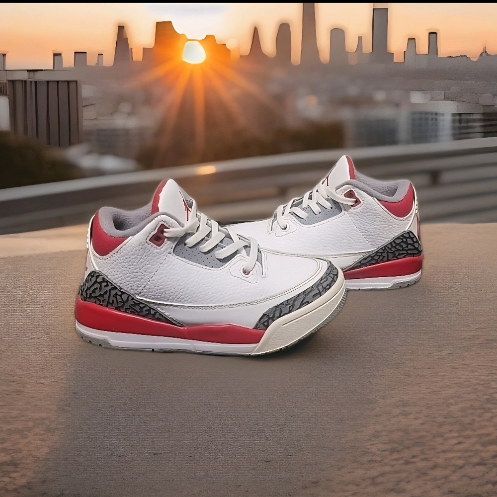 Nike Air Jordan 3 III Retro Fire Red Size 1Y GS 2022.   please  Zoom in to be